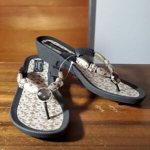 Grandco Size 9 NEW Sandals Lightweight Flip Flops Copper Black Beaded Gems